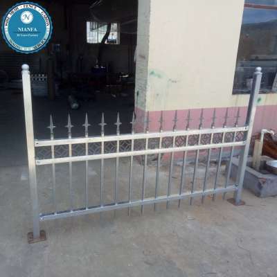 black powder coated ornamental simple assembled cheap prefab iron fence panels/ iron plate feet screws installing fencing