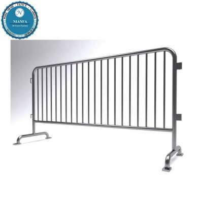 interlocking free standing car barrier traffic safety barricade fence/ metal pedestrian portable steel crowd control barrier